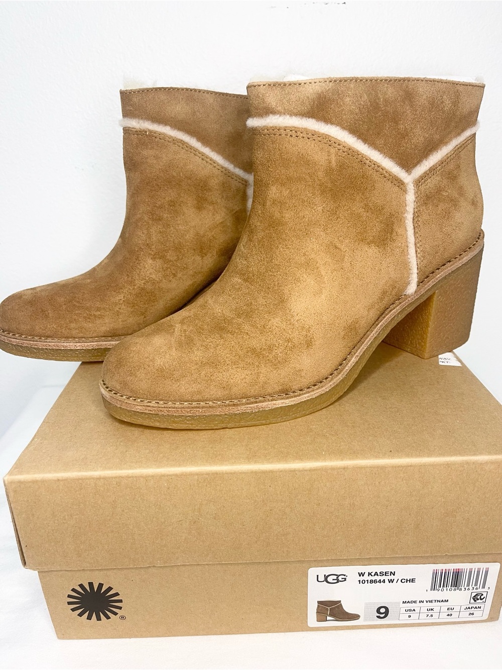 UGG Kasen Suede Sheepskin Spill-Seam Block
Heel Ankle Boots Chestnut Size 9 NIB